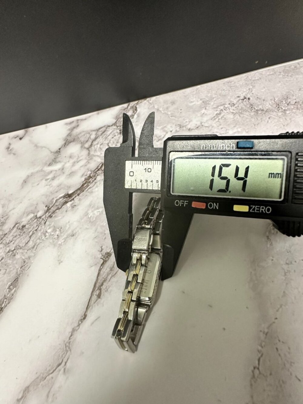 Vintage Seiko Solar Watch Women Silver Gold Two Tone Black Dial 5.75 Inch - Picture 11 of 12